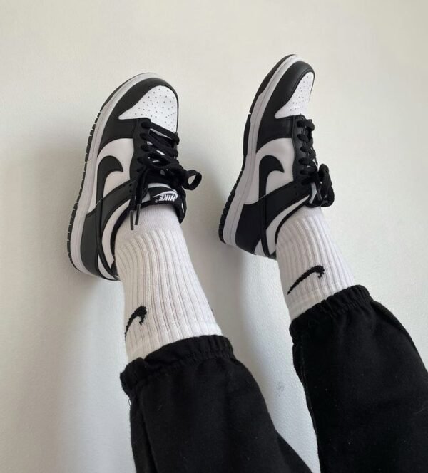 Nike Sb Dunk Low (Panda) - Image 2