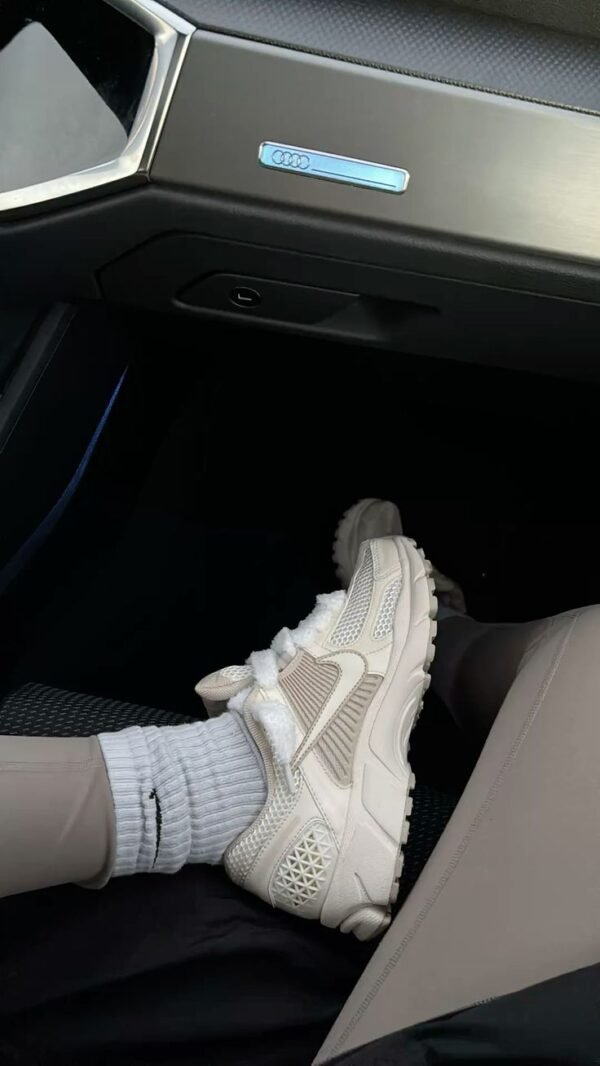 Nike Vomero - Beige - Image 4
