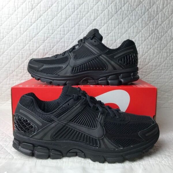 Nike Vomero - Full Black - Image 3