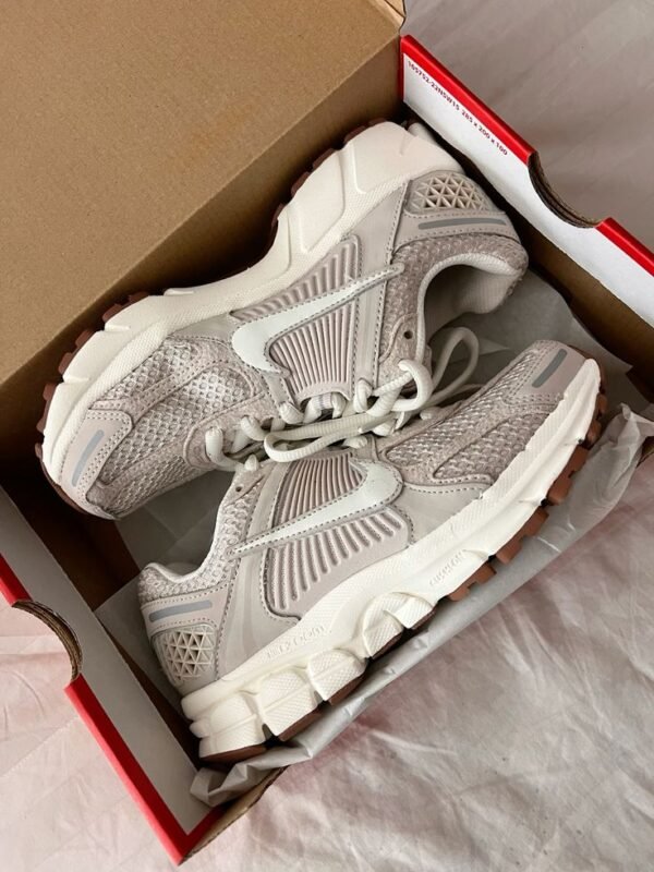 Nike Vomero - Beige - Image 3